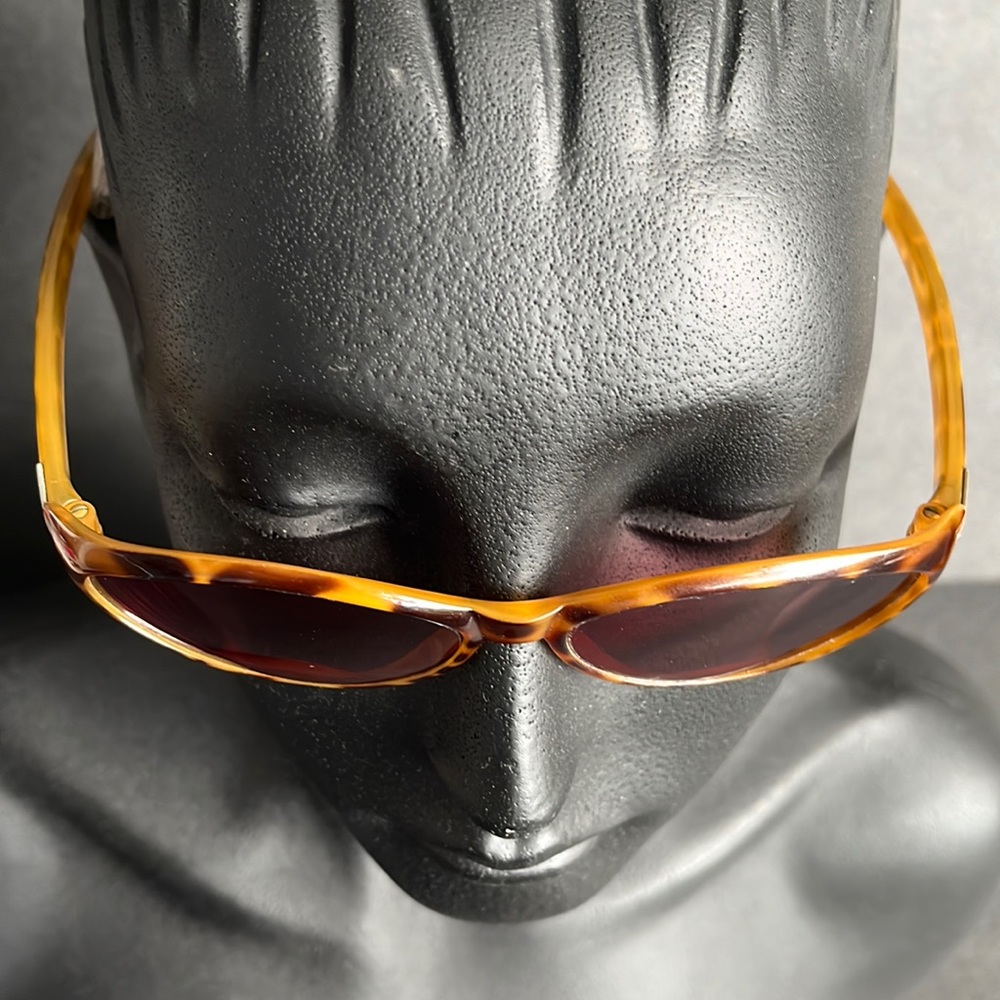 Gucci Tortoiseshell Sunglasses - Picture 9 of 16